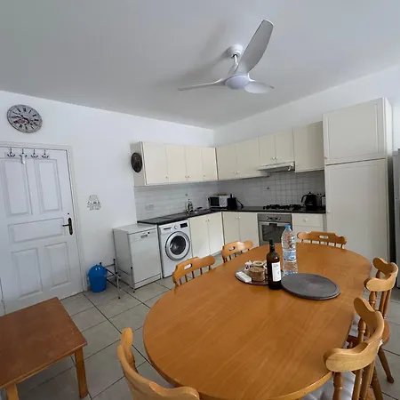 Cozy 2-Bd Ap Near The Sea! Apartment Paphos Exterior photo