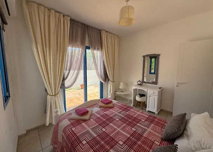 Cozy 2-Bd Ap Near The Sea!