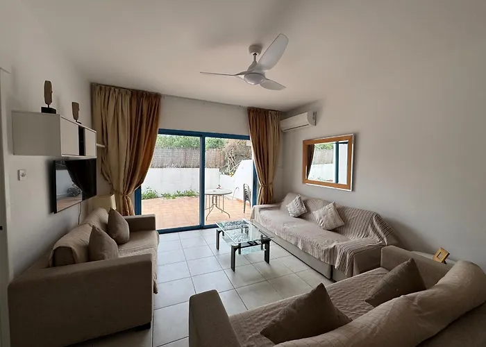 Cozy 2-Bd Ap Near The Sea!