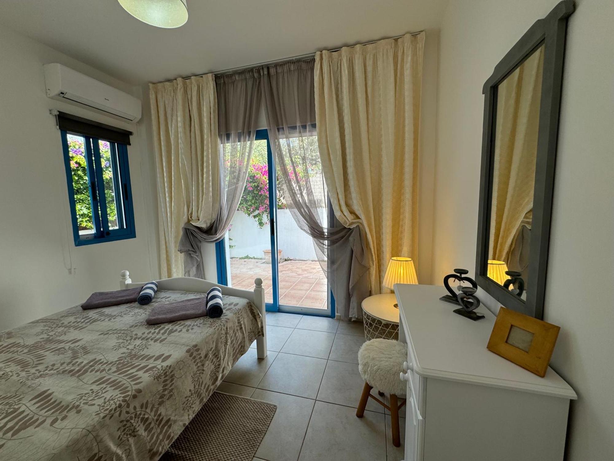 Cozy 2-bd Ap Near The Sea! Апартаменты Пафос