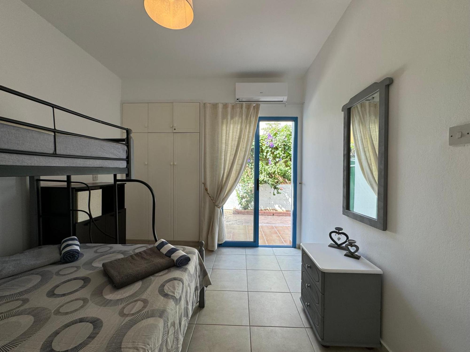 Cozy 2-bd Ap Near The Sea! Апартаменты