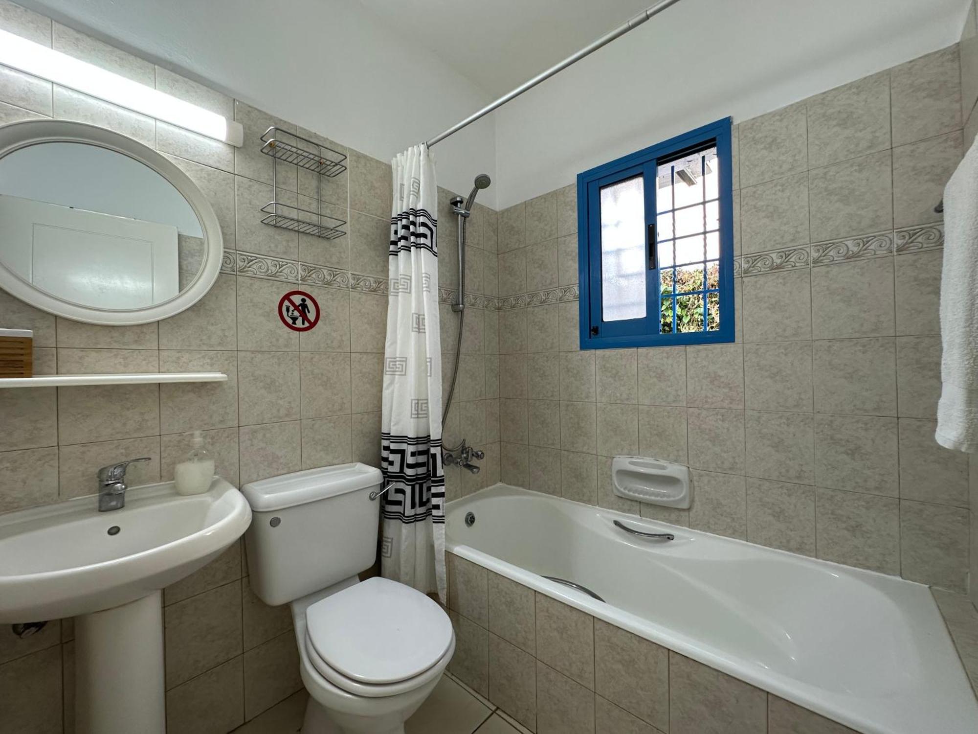 Cozy 2-bd Ap Near The Sea! דירה Paphos
